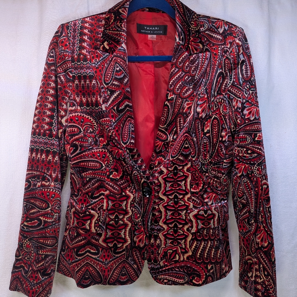 Tahari Arthur S. Levine Velvet Red Paisley One button Blazer